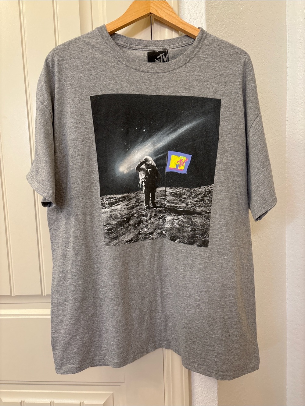 MTV Men’s Gray Graphic Tee‎ - Astronaut Moon Print XL